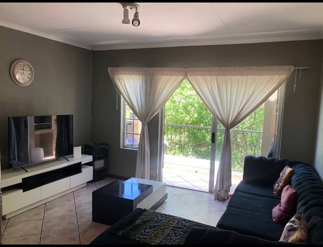2 BEDROOM HOUSE FOR SALE IN WILGEHEUWEL